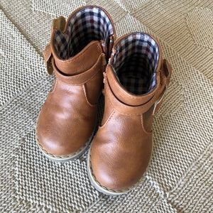 Brown toddler zip-up ankle boots with bow